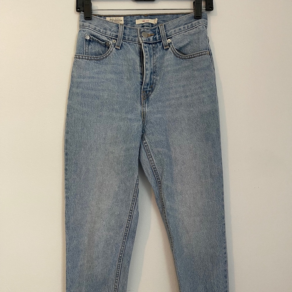 Levi's MOM JEAN